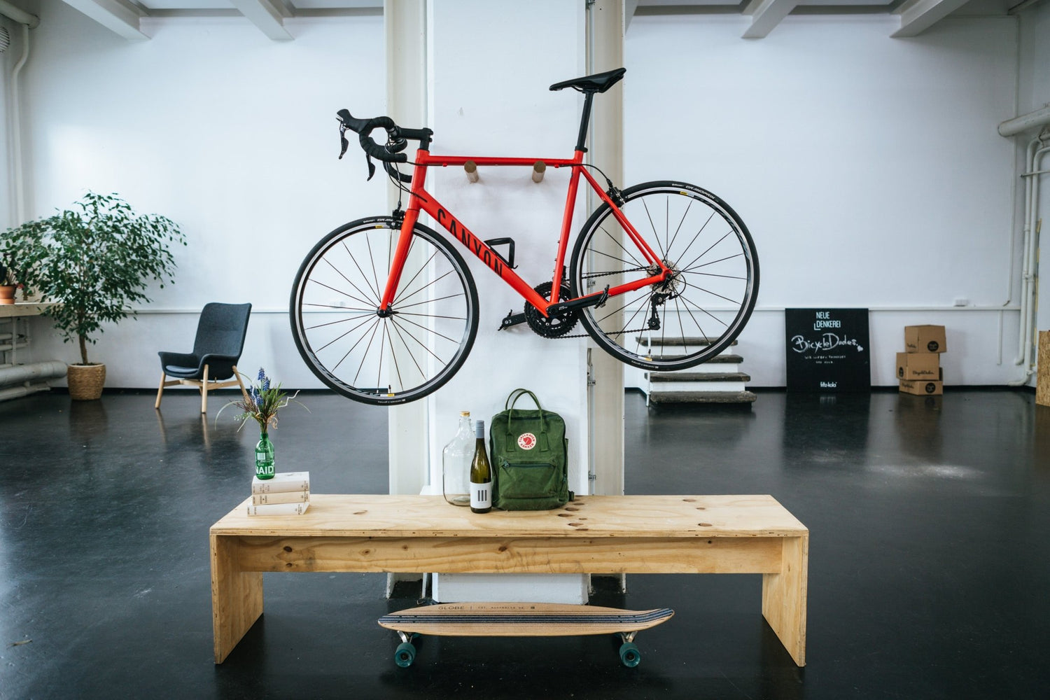 Fahrrad aufhängen mit praktische n 8-Kant Stacks aus Holz von den Bicycleududes