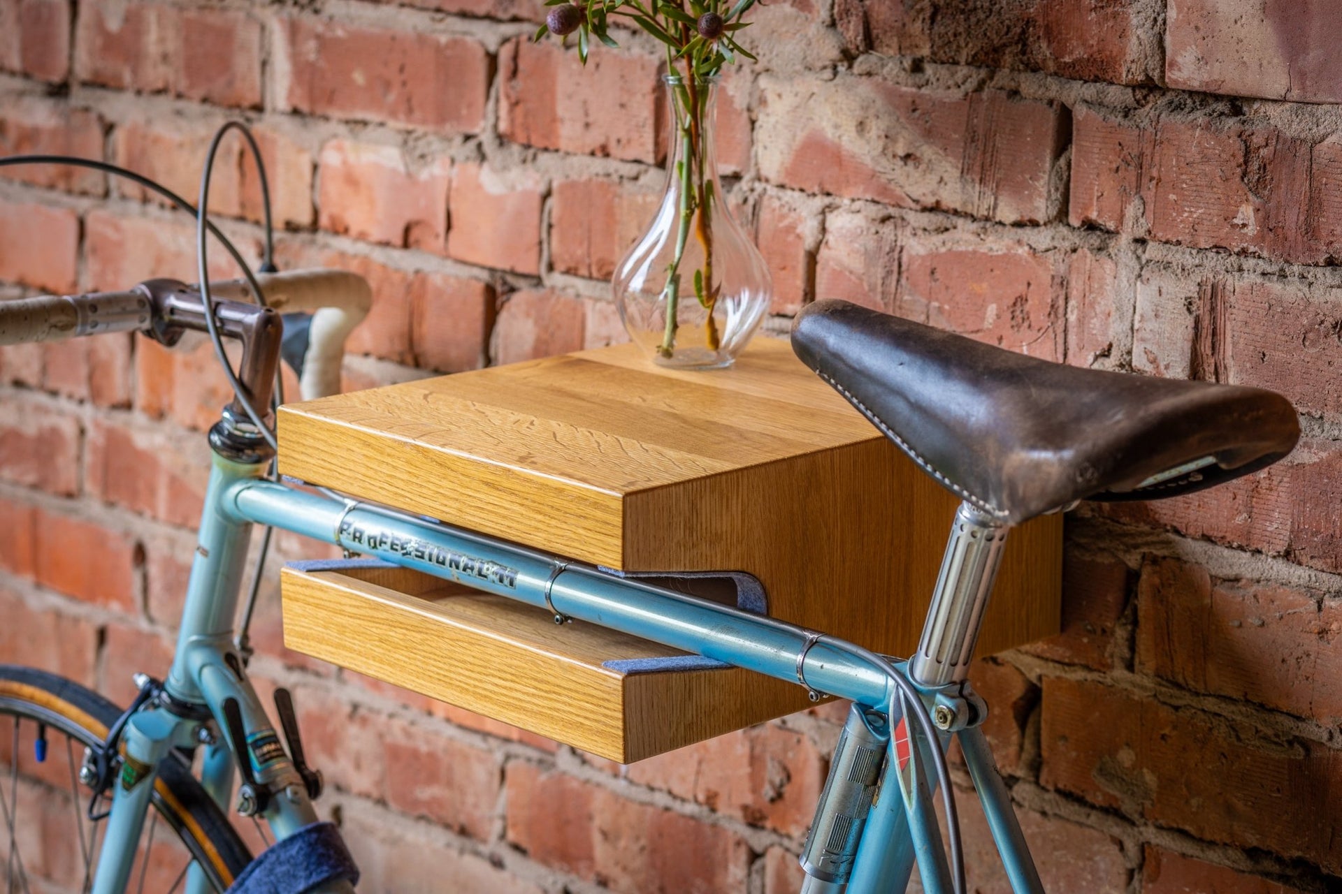 Fahrrad Wandhalterung Johannes aus Holz von den Bicycledudes