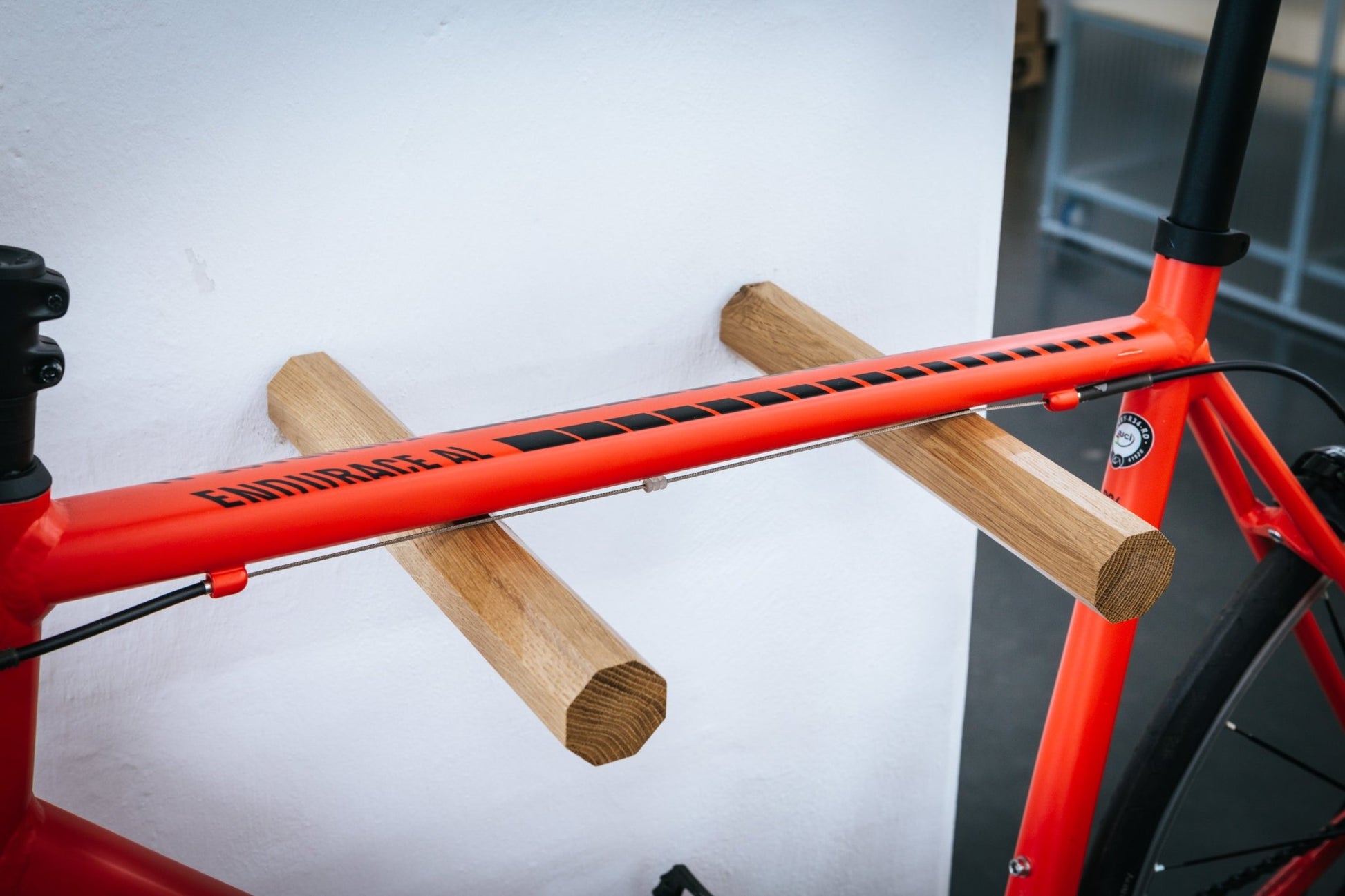 fahrrad wandhalterung baumarkt Fahrrad Wandhalterung Clemens aus Holz von den Bicycledudes